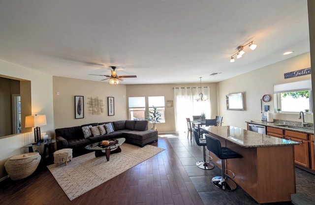 Comfy Cozy Casa in Rancho Vistoso. Close to parks and and trails.