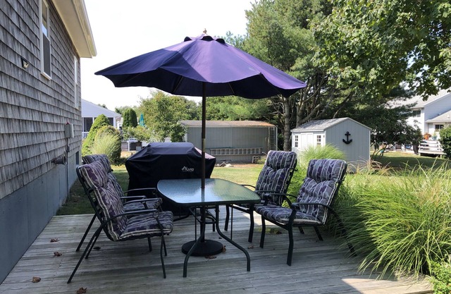 Comfy Cozy Updated Home by Scarborough Beach