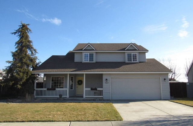 Comfy home in quiet South Kennewick neighborhood!
