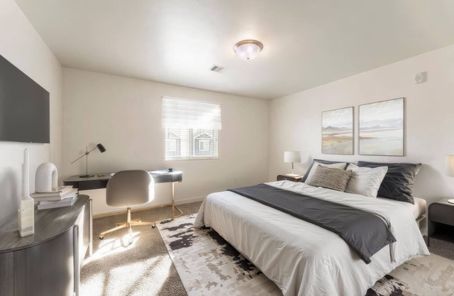 Compfy 3-Bedroom Condo Near Houston & The Woodlands. 1 Month Minimum Stay