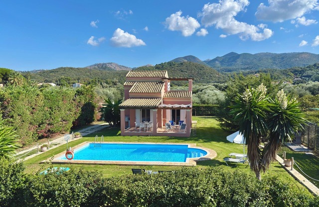 Complex of Independent Maisonettes with Private Pools 250m from the virgin Beach