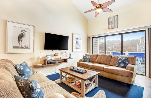 Condo with central AC, private W/D & free WiFi - shared pool