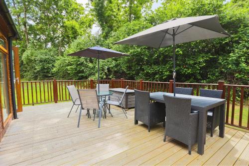 Conkers Lodge for 6 with Hot Tub & Secluded Decking - Spa Resort in Devon