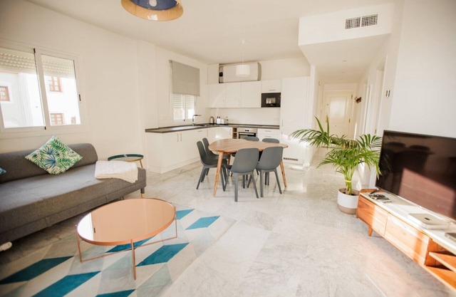 Contemporary Apartment across Marbella Club Hotel