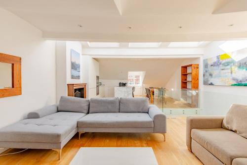 Contemporary Chic 3BD Home Near Little Venice