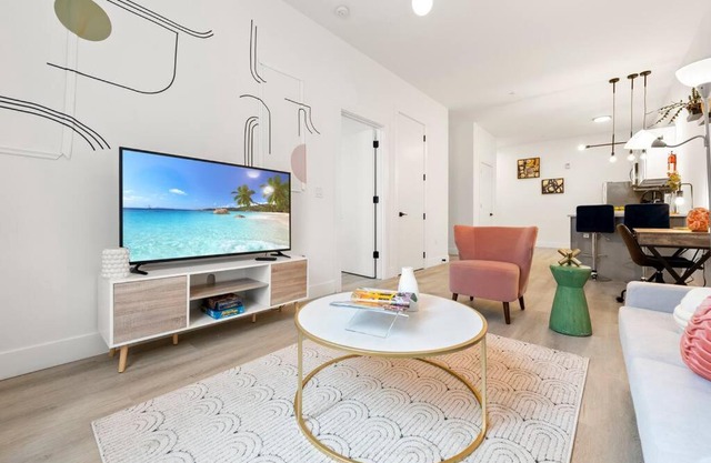 Contemporary Luxury BR, EWR AIRPT, Nyc, Free Pkng, Prudential CNTR, American Dream Mall