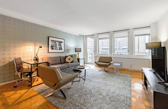 Contemporary One Bedroom in Back Bay Neighborhood
