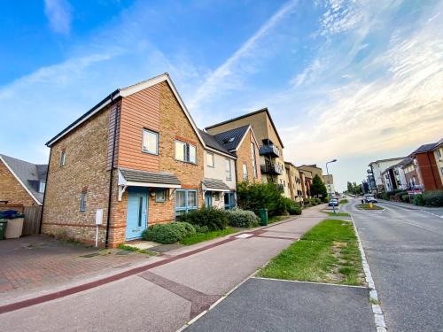 Contractor Accommodation Specialist, 3 bedroom house with FREE Parking, Wifi & Netflix!