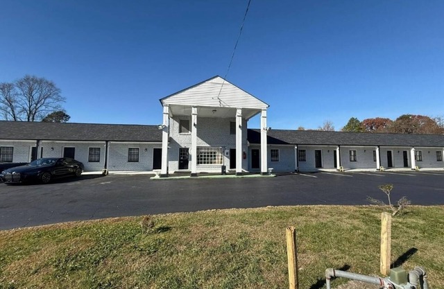 Convenient Pet-Friendly Room in Danville Near Local Attractions + Parking