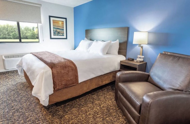 Convenient Retreat by Mississippi River w/ Full Kitchen Space