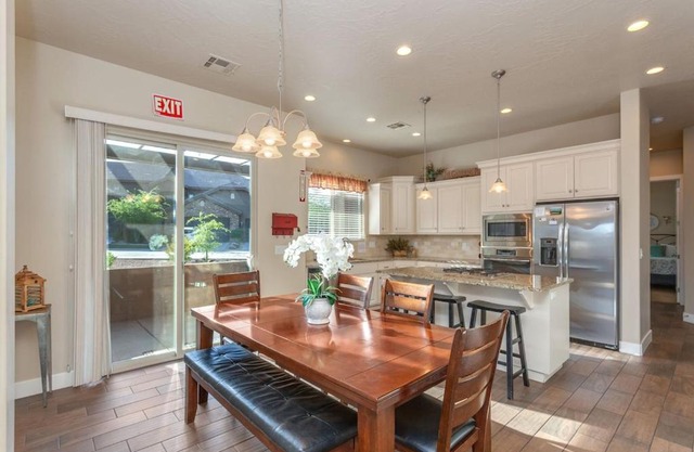 Coral Ridge Resort 4246 COZY, BEAUTIFUL TOWNHOME WITH LOTS OF ADDITIONAL PARKING!