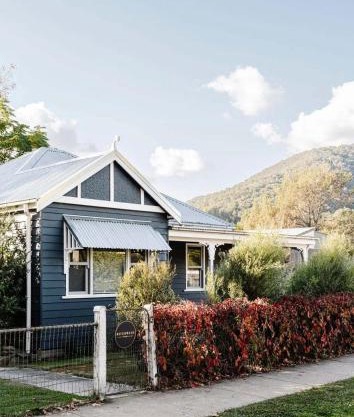 Corner Cottage Bright