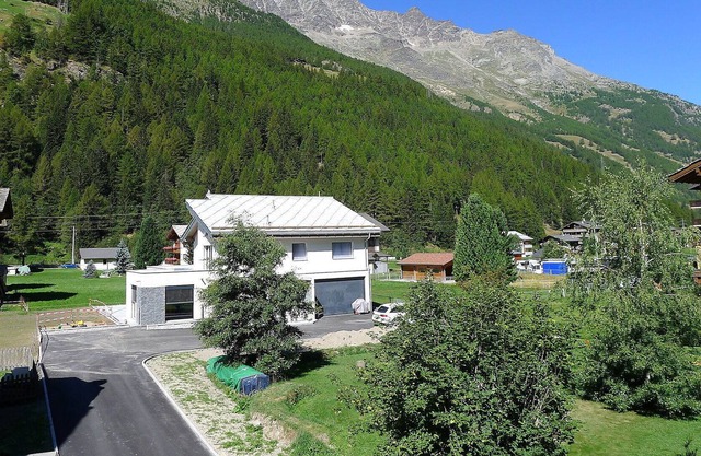 Cosy apartment for 4 people with WIFI, TV, balcony, pets allowed and parking