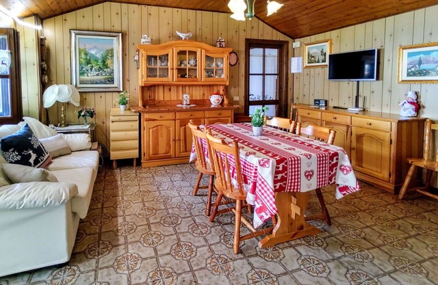 Cosy apartment for 4 guests with WIFI, TV, terrace and pets allowed