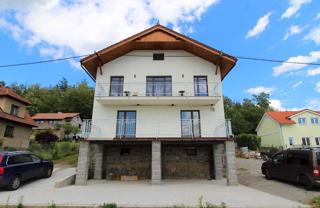 Cosy apartment for 5 people with pool, WIFI, TV, patio and pets allowed