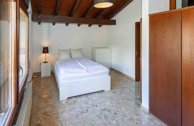 Cosy apartment for 6 people with WIFI, TV and balcony