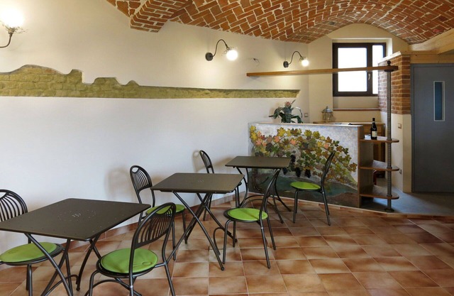 Cosy apartment for 9 people with A/C, pool, WIFI, TV, patio and pets allowed