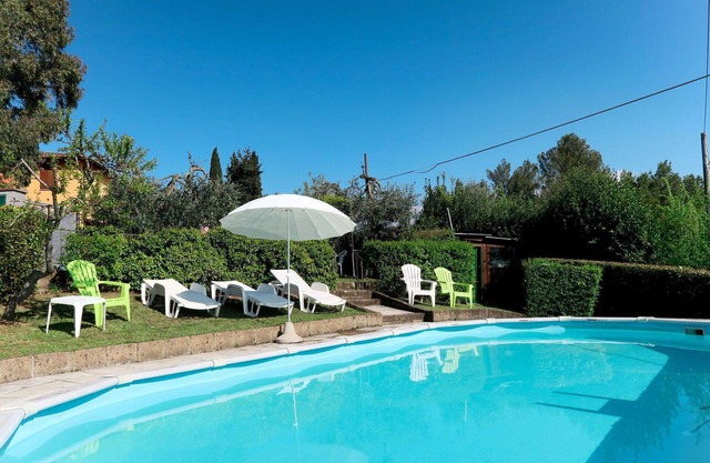 Cosy apartment in villa for 4 people with pool, TV, patio and pets allowed
