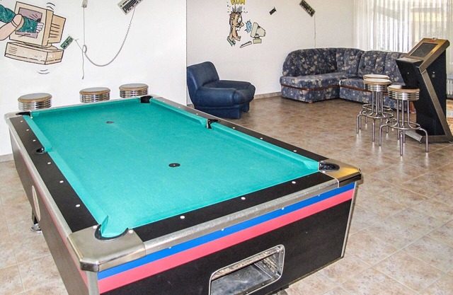 Cosy apartment in villa for 6 guests with pool, TV and terrace