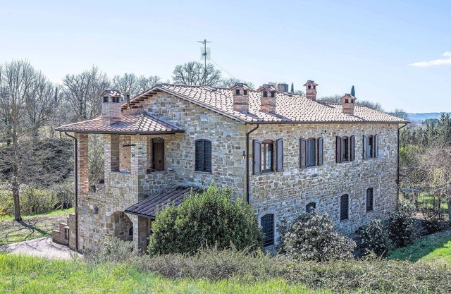 Cosy apartment in villa for 6 guests with pool, WIFI, TV, patio and pets allowed