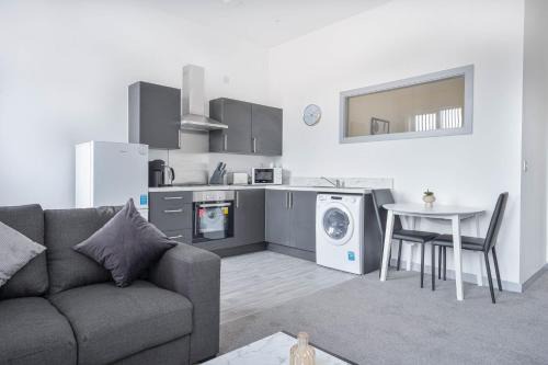 Cosy & Bright 1 Bedroom Budget Apartment in Dudley