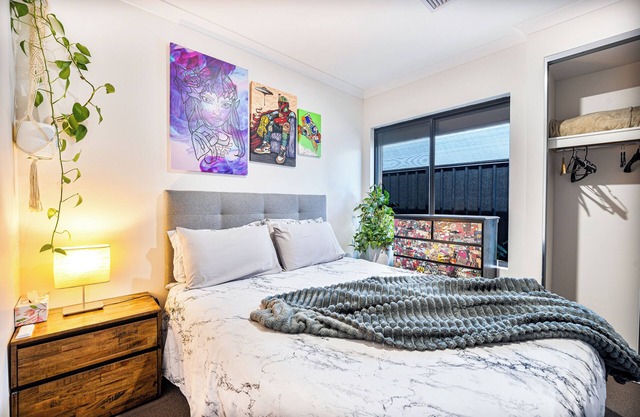 Cosy Luxe bedroom in Beechboro - 12km from Perth Airport