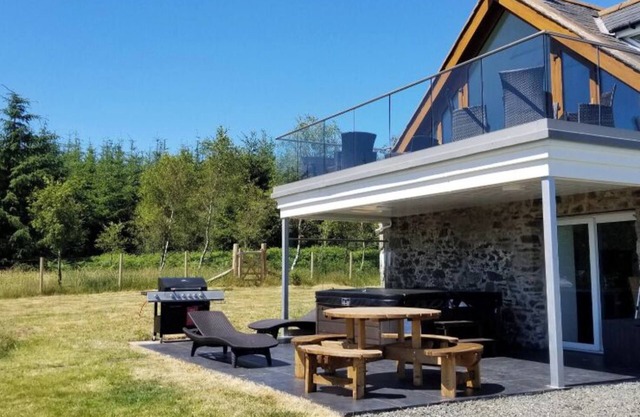 Cot Cottage - Panoramic Views & Hot Tub!