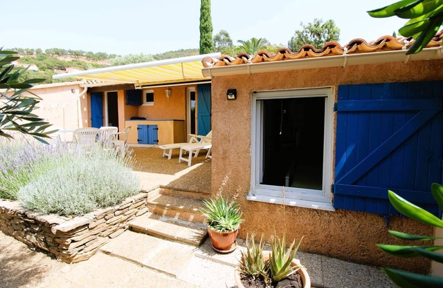 Cottage for 4 people - Air conditioning, tennis, and shared pool