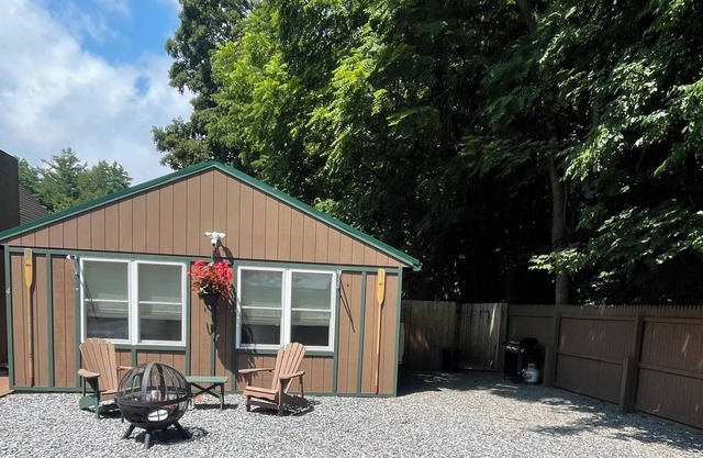 Cottage in the heart of Bolton, Lake George