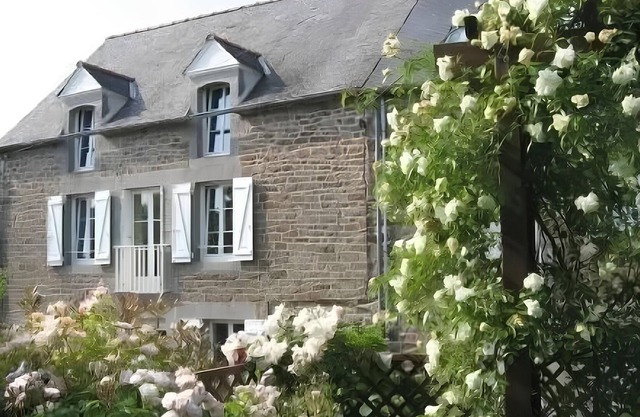 Cottage 'Maison De Charme 18s Proche St-malo' with Private Terrace, Private Garden and Wi-Fi