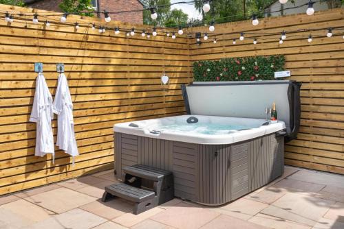 Cottage - Sleeps 4 hot tub & pet friendly