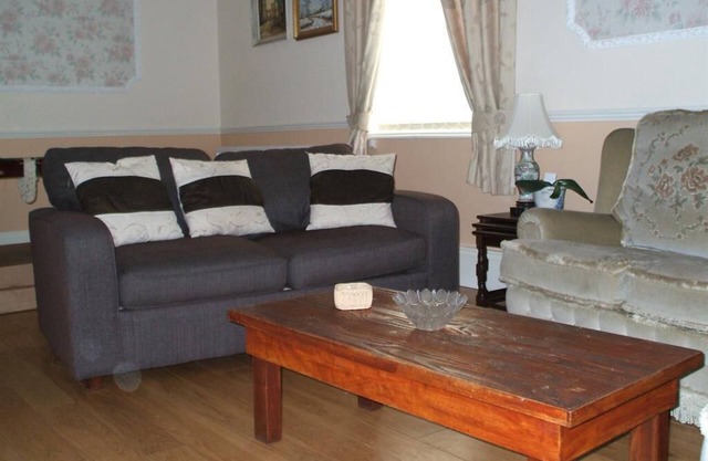 Cottage Unit Ensuite with City View Sands House