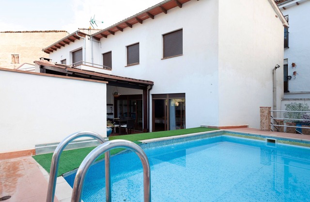 Country House 'La Casa De La Pintora' with Mountain View, Private Pool and Wi-Fi