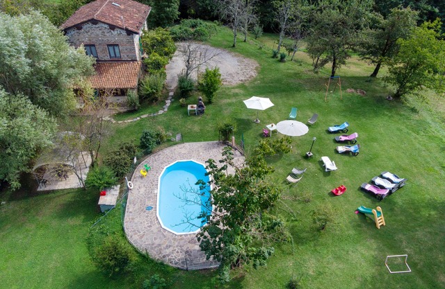 Country villa with private pool and garden great for families, groups