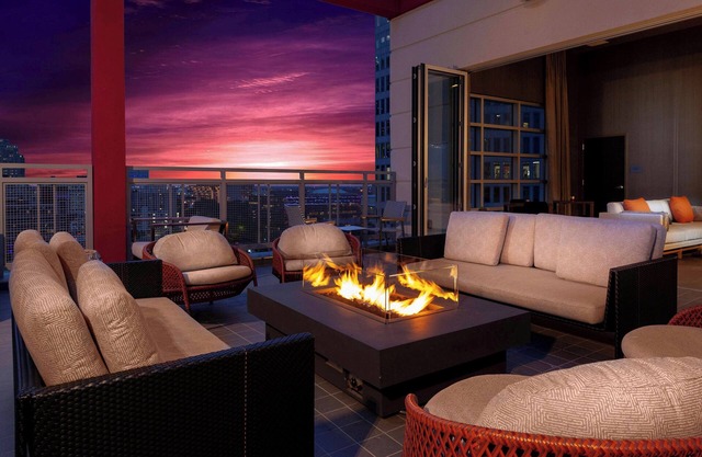 Courtyard by Marriott Dallas Downtown/Reunion District