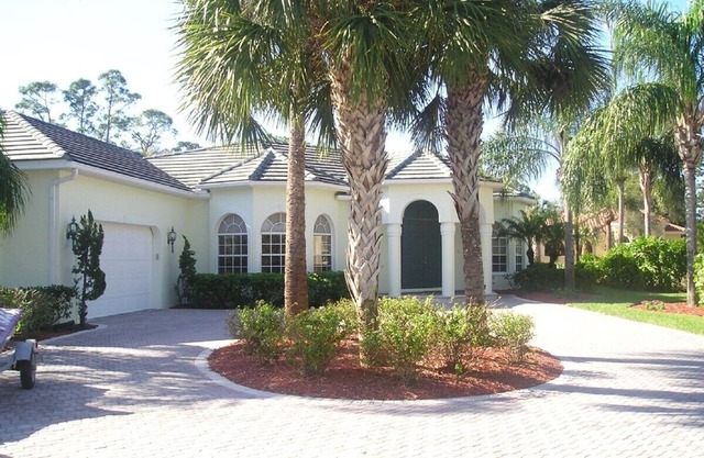 Courtyard villa close to the beach on the river with sea access, lots of privacy, south-facing