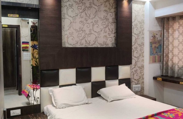 Cozy 1-bedroom with WiFi and AC in charming Vrindavan