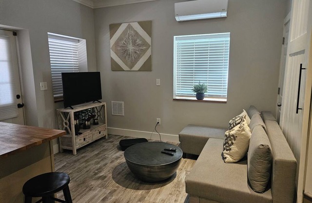 Cozy 1 br in-law apartment with a private entrance and patio in Fairfield