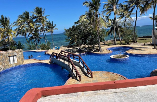 Cozy 2-bedroom beachfront villa-Lamera