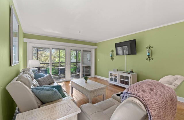 Cozy 2BR Near Barefoot Landing - Linens Provided + Resort Perks
