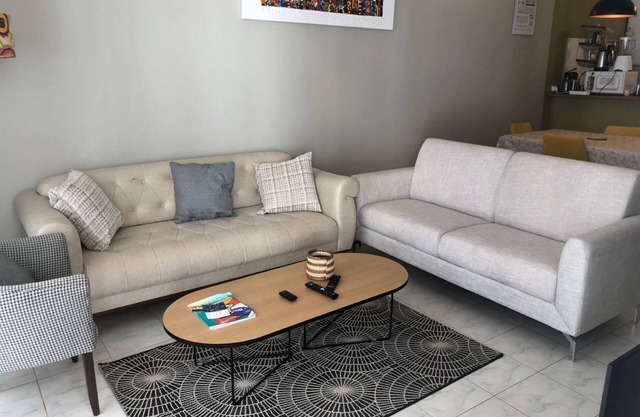 Cozy 3-bedroom apartment in enjoyable Dakar with WiFi, AC and close to ocean.