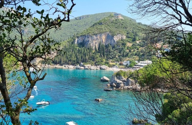 Cozy 3 bedrooms Corfu Bungalow 5 minutes to Aqualand!