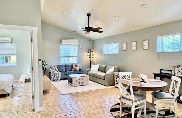 Cozy and quiet Detached unit 1 bedroom in Beaverton area