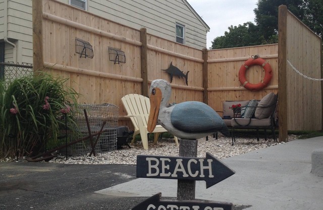 Cozy Beach Apartment, private entrance and parking spot .