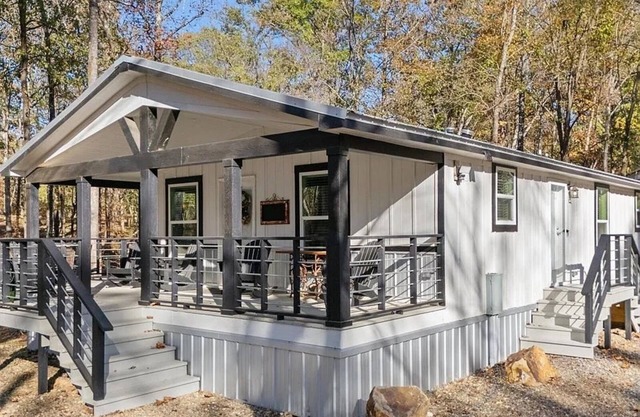 Cozy Cabin with Hot Tub, Deck & BBQ