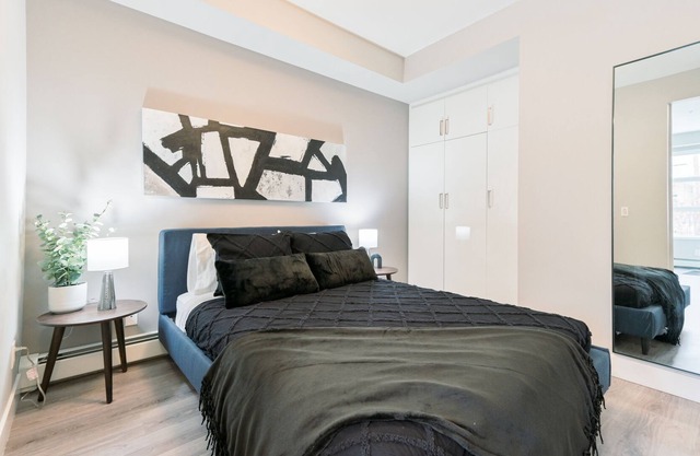 Cozy Central Modern Getaway | Mins to DT | Mins to Stampede