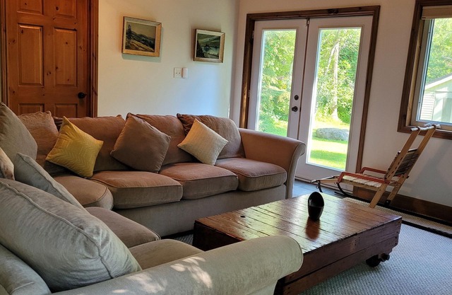 Cozy Chalet at the Blue Mountains with Fire Place and Saltwater Hot Tub