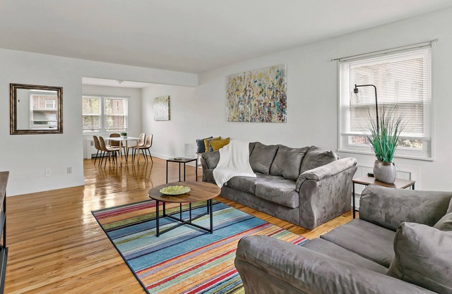 Cozy & Comfortable Stamford Apartment! Half hour from NYC!