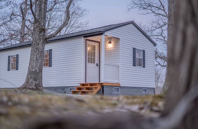 Cozy Cottage on 4 Acres