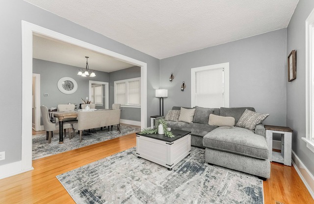 Cozy Cottage Within Walking Distance to Avera Hospital
